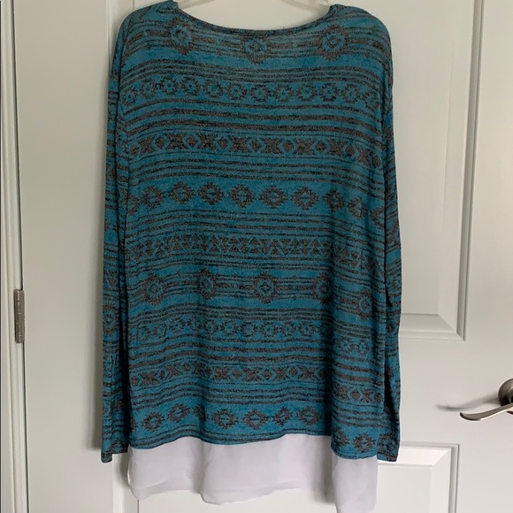 🔥3/$10 Isela blue and black XL light sweater - Picture 2 of 9